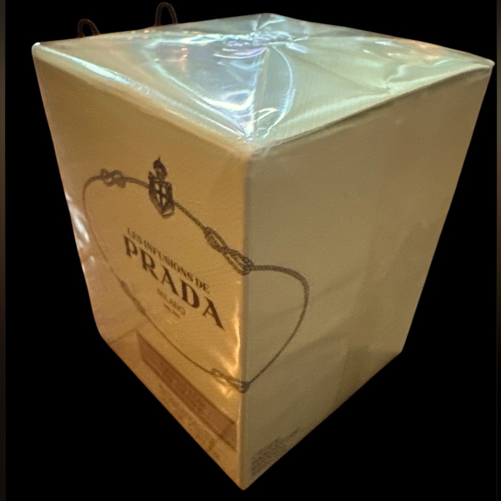 Prada Cream Home Accent Candle! NIB! NEW IN PACKAGE!